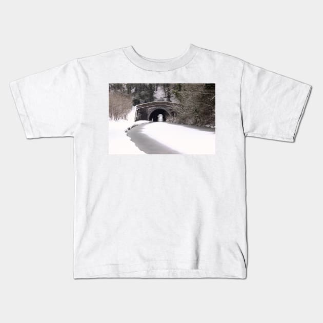 Snowing on the canal at Newbold Kids T-Shirt by avrilharris